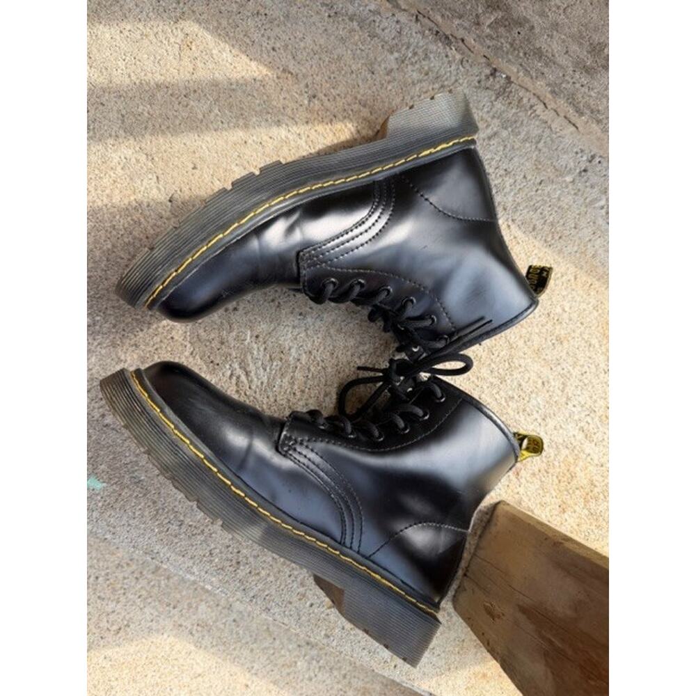 Dr Martens 1460 Boots Women's Size 7 Smooth Leather 8 Eyelet Combat Grunge Black